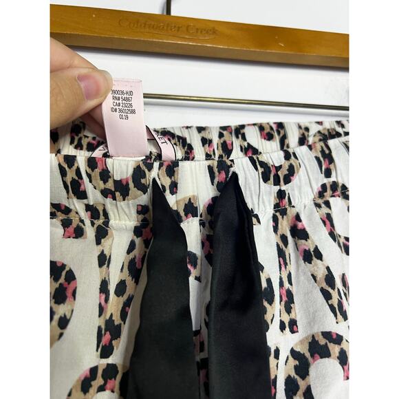 Victoria’s Secret Lightweight Sleep Pants Leopard Print Letters Size Medium - Picture 5 of 6